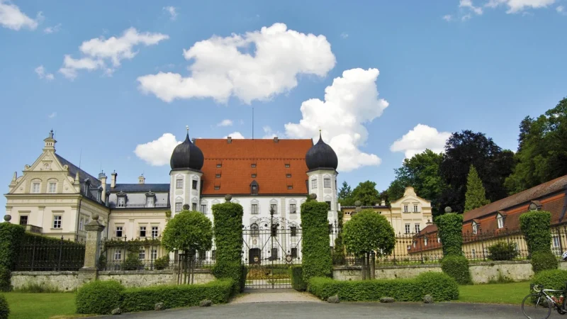 Jak wybrać producenta bram wjazdowych i ogrodzeń?